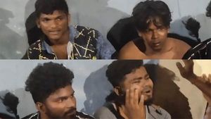  கையில் பெரிய சைஸ் கத்தி.. அதிமுக கவுன்சிலரை குறிவைத்து.. வளைத்துப் பிடித்த மக்கள்.. செம அடி!