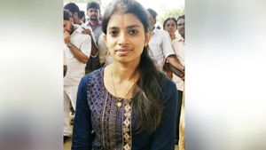 கிருஷ்ணகிரி மாவட்டத்தில் பஞ்சாயத்து தலைவரானார் 21 வயது கல்லூரி மாணவி 