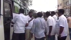 ஆஹா மீண்டும் ஒரு கூவத்தூர் கூத்து.. ஓசூரில் சொகுசு விடுதிக்கு அழைத்து செல்லப்படும் கவுன்சிலர்கள் 