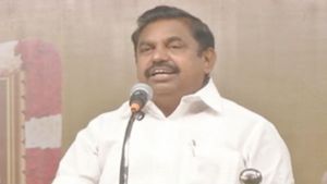 எம்ஜிஆர் பிறந்த நாள் விழாவில் முக ஸ்டாலினை கலாய்த்த   முதல்வர் பழனிச்சாமி.. சரமாரி கேள்வி 