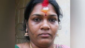 அரசியலில் குதிக்கப் போவதாக அறிவித்த.. மாஜி தாதா எழிலரசி திடீர் கைது! 