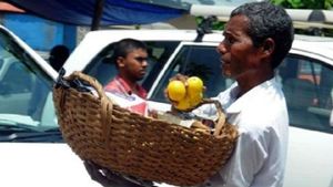 தொழில் ஆரஞ்சு வியாபாரம்.. பழம் விற்றே பள்ளி கட்டிய சாதனை.. எளிய மனிதருக்குக் கிடைத்த பத்மஸ்ரீ 
