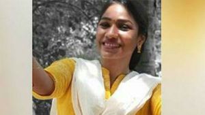 24 வயசு டிம்பிள்.. ஏமாந்த 10க்கும் மேற்பட்ட இளைஞர்கள்.. நடந்தது என்ன.. நள்ளிரவில் சேலத்தில் பரபரப்பு