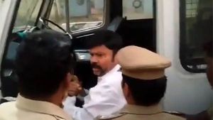 கையை எடுடா.. கோபத்தில் கத்திய கே.சி பழனிசாமி.. அதட்டி உள்ளே அனுப்பிய போலீஸ்.. என்ன நடந்தது? 