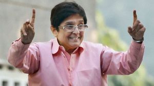 ஓம் என்றால் என்ன?.. சற்றும் சளைக்காமல்.. கிரண் பேடி இன்னொரு டிவீட்! 