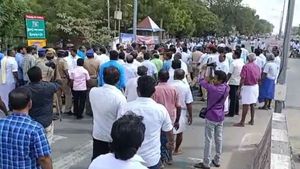 உள்ளாட்சி தேர்தலிலும் கூவத்தூர் பார்முலா.. ஊராட்சி மன்ற தலைவர்களுக்கு அடித்த யோகம்.. செம கூத்து! 