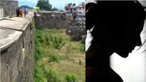 காதலன் கழுத்தில் கத்தி வைத்து மிரட்டி.. காதலியை சீரழித்த கொடுமை.. 3 பேர் கைது.. வேலூர் கோட்டை ஷாக் 