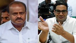 ஆக்கககா.. கர்நாடகாவிலும் கால் பதிக்கிறார் பிரசாந்த் கிஷோர்... குமாரசாமியுடன் கை கோர்க்கிறார்! 