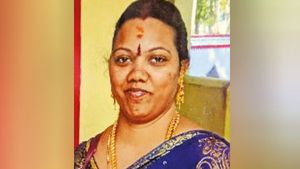 ஹாலில் மாமியார்... ரூமில் கணவர்.. முதல் மாடி ஏறி சென்று லாவண்யாவை குத்தி கொன்ற மர்மநபர்கள்!