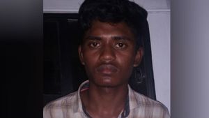 10-ஆம் வகுப்பு மாணவிக்கு பாலியல் தொல்லை.. கோவையில் பாக்ஸிங் பயிற்சியாளர் கைது 