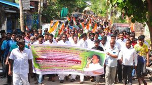 கொல்லைப்புற முதல்வரே.. நாராயணசாமிக்கு எதிராக காங். எம்எல்ஏ திடீர் போர்க்கொடி! 