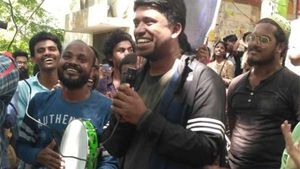 சிஏஏவுக்கு எதிராக புதுவை பல்கலை.யில் கண்ணன் கோபிநாத் பேச்சு.. ஏபிவிபி எதிர்ப்பு..  பரபரப்பு 