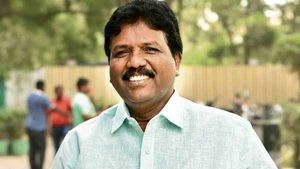 தமிழகத்தில் முதல்முறை.. மக்களுக்கு உதவ செம ஐடியா.. ஆண்டிராய்டு செயலியை வெளியிட்ட ரவிக்குமார் எம்பி 