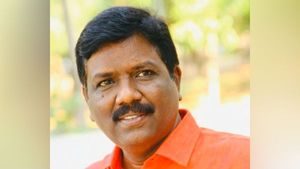 குமரியில் வள்ளுவர் சிலையை பராமரித்து மின் விளக்குகளை உடனே சீரமைக்க ரவிக்குமார் எம்பி கோரிக்கை 