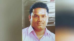 புதுவையில்.. அமைச்சரின் உறவினர் குண்டு வீசி கொலை.. சபதம் போட்டு அரங்கேற்றிய கும்பல்! 