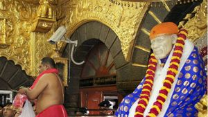 மகாராஷ்டிராவில் அதிகரிக்கும் ஓமிக்ரான் - ஷீரடி சாய்பாபா கோவிலில் இரவு நேர தரிசனம் ரத்து 