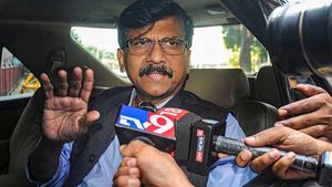 தேவேந்திர பட்னவீஸ் ஆட்சியில் எனது போன் ஒட்டு கேட்கப்பட்டது.. சஞ்சய் ராவத் பரபரப்பு தகவல் 