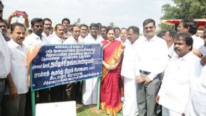 கிராமத்தை தத்தெடுத்த தமிழச்சி தங்கபாண்டியன் எம்.பி... முன்மாதிரி கிராமமாக மாற்ற சூளுரை 