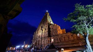 தஞ்சை பெரியகோவில் கும்பாபிஷேகம் 23 ஆண்டுகளுக்குப் பின் கோலாகலம் - குவியும் மக்கள்