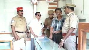 தொழிலில் நஷ்டம்.. இன்சூரன்ஸ் பணம் பெற ஜெயின் போட்ட பிளான்.. நகை கொள்ளை என நாடகம்! 
