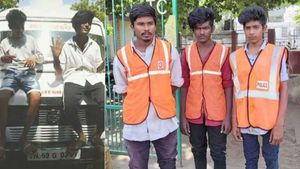 நம்ம தூத்துக்குடி பசங்க.. மோசமானவனுங்க.. கோடு போட சொன்னா.. டிக்டாக் அட்டகாசம்.. தூக்கிய போலீஸ் 
