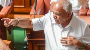 என்னை விடுங்கள்.. ராஜினாமா செய்துவிட்டு வீட்டிற்கு போக தயார்.. மட விழாவில் சண்டை போட்ட எடியூரப்பா! 