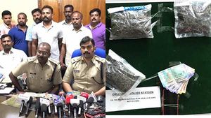 பகலில் ஓட்டலில் வேலை.. இரவு கஞ்சா விற்பனை..  சிக்கிய இளைஞர்.. 10 கிலோ கஞ்சா பறிமுதல்! 
