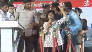 பாகிஸ்தான் வாழ்க.. ஓவைசியின் மேடையில் கோஷமிட்ட பெண் மீது தேசதுரோக வழக்கு 