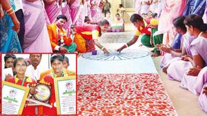1 மணி நேரத்தில்.. கை விரல் ரேகை வைத்து 10 மீட்டர் நீள தேசியக்கொடி.. திருச்சி மாணவிகள் அசத்தல் 