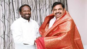 முதல்வரை வீடு தேடி சென்று சந்தித்த காங்கிரஸ் எம்.பி... எதற்காக இந்த சந்திப்பு? 