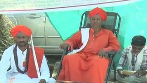 இந்துக்கள் அல்ல என போர்க்கொடி  தூக்கிய லிங்காயத்துகளின் மடாதிபதிகளில் ஒருவராகிறார் முஸ்லிம் இளைஞர் 
