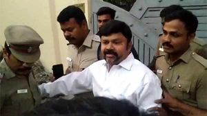 கோவை சிறையிலிருந்து கேசி பழனிச்சாமி விடுதலை.. நிபந்தனை ஜாமீனில் வெளியே வந்தார்! 