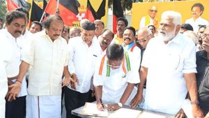 திமுக கையெழுத்து இயக்கம்.. புதுச்சேரியில் தொடங்கி வைத்த நாராயணசாமி 