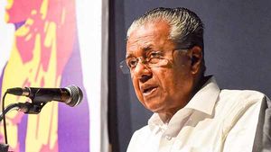 'தனியார் பள்ளிகளை ஏற்று நடத்த தயங்க மாட்டோம்' கேரள முதல்வர் பினராயி விஜயன் கொதிப்பு 
