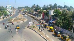 சிஏஏவுக்கு எதிராக ஒன்று திரண்ட ஆட்டோ ஓட்டுநர்கள்.. ஸ்தம்பித்த கிழக்கு கடற்கரை சாலை! 