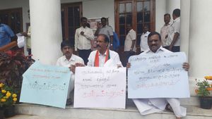 சிஏஏவுக்கு எதிராக புதுச்சேரி சட்டசபையில் அதிரடி தீர்மானம்.. கிரண் பேடி எதிர்ப்பையும் மீறி! 