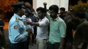 போராடும் மாணவர்களுக்கு கவுன்சிலிங்.. புதுவை மத்திய பல்கலைக்கழகம் உத்தரவு!