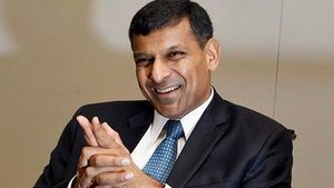 பொருளாதாரத்தை மத்திய அரசு கண்டுகொள்ளவில்லை.. அவர்கள் கவனமே வேறு.. ரகுராம் ராஜன் பொளேர் 