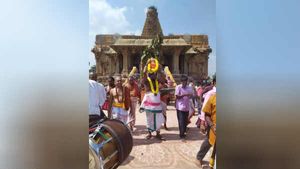 தஞ்சை பெரிய கோவில் கும்பாபிஷேகம்  யாக சாலை பூஜையுடன் தொடக்கம் - குவியும் பக்தர்கள்