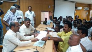 நீங்க வேறமாதிரி செயல்பட்டால் நானும் வேறு மாதிரிதான்'.. பஞ்சாயத்து தலைவர்களுக்கு கலெக்டர் எச்சரிக்கை 