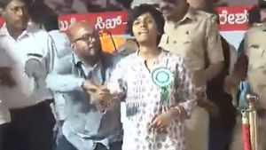 பெங்களூரு ஓவைசி பொதுக்கூட்டத்தில் பாகிஸ்தான் ஜிந்தாபாத் முழக்கம் எழுப்பிய பெண்ணால் டென்ஷன் 