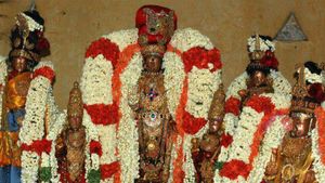 கொரோனா பீதியால் கோவில்களில் குறைந்த கூட்டம் - சிங்கப்பூரில் பங்குனி உத்திர தேரோட்டம் ரத்து