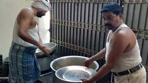 கொரோனாவிடமிருந்து காப்பாத்துற உங்களுக்கு.. நானே சமைச்சு போடறேன்.. அசத்தும் எம்எல்ஏ! 
