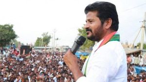 தெலுங்கானாவில் பரபரப்பு.. காங்கிரஸ் எம்.பி. ரேவந்த் ரெட்டி கைது.. 14 நாள் சிறை.. காரணம் தெரியுமா? 
