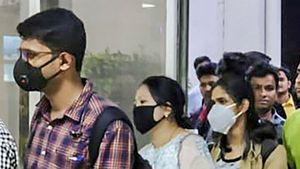 ஐடி ஊழியருக்கு கொரோனா.. பெங்களூரில் உச்சகட்ட முன்னெச்சரிக்கை.. துவக்க பள்ளிகளுக்கு காலவரையற்ற லீவு 