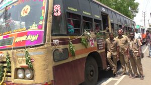  சூ..மந்திரகாளி.. ஓடிப் போ கொரோனாவே.. நீங்க நடத்துங்க ராசா.. கோவையில் ஒரு கூத்து! 