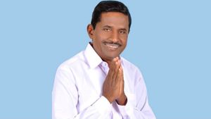 அதிமுகவுக்கு தாவுகிறார் கரூர் சின்னச்சாமி..? செந்தில்பாலாஜியால் திமுகவை விட்டு வெளியேறும் உ.பி.க்கள்