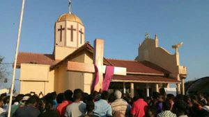 நடுக்கடல் கச்சத்தீவில் திருவிழா- தமிழகத்தில் இருந்து 3,000 பக்தர்கள் படகுகளில் புறப்பட்டனர் 
