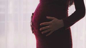 நாட்டிலேயே முதல்முறையாக கேரளா அரசு சூப்பர் உத்தரவு.. பெண்களுக்கு மகப்பேறு விடுப்பில் அதிரடி சலுகை 