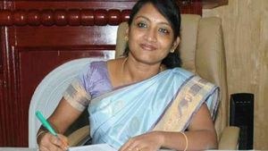 நீலகிரியை இழுத்து மூடிய கலெக்டர்.. வீடுகளில் முடுங்கியது மலை மாவட்டம்.. தீவிர கண்காணிப்பில் 142 பேர்